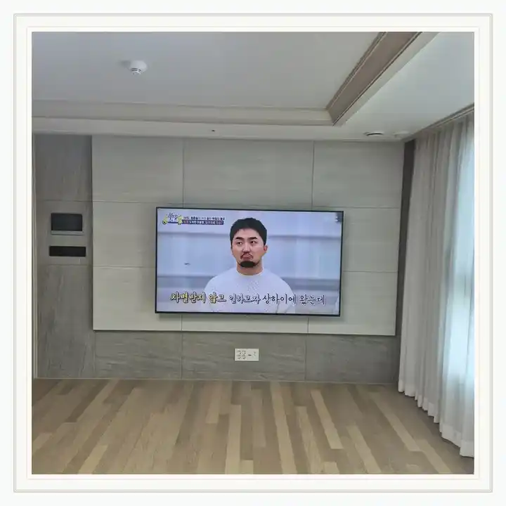 호반써밋스카이센트럴 무타공 벽걸이TV 설치 상담용 브라켓 참고 사진